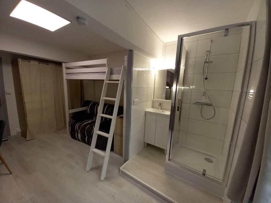 Charmant Studio Centre De 2eme Etage *